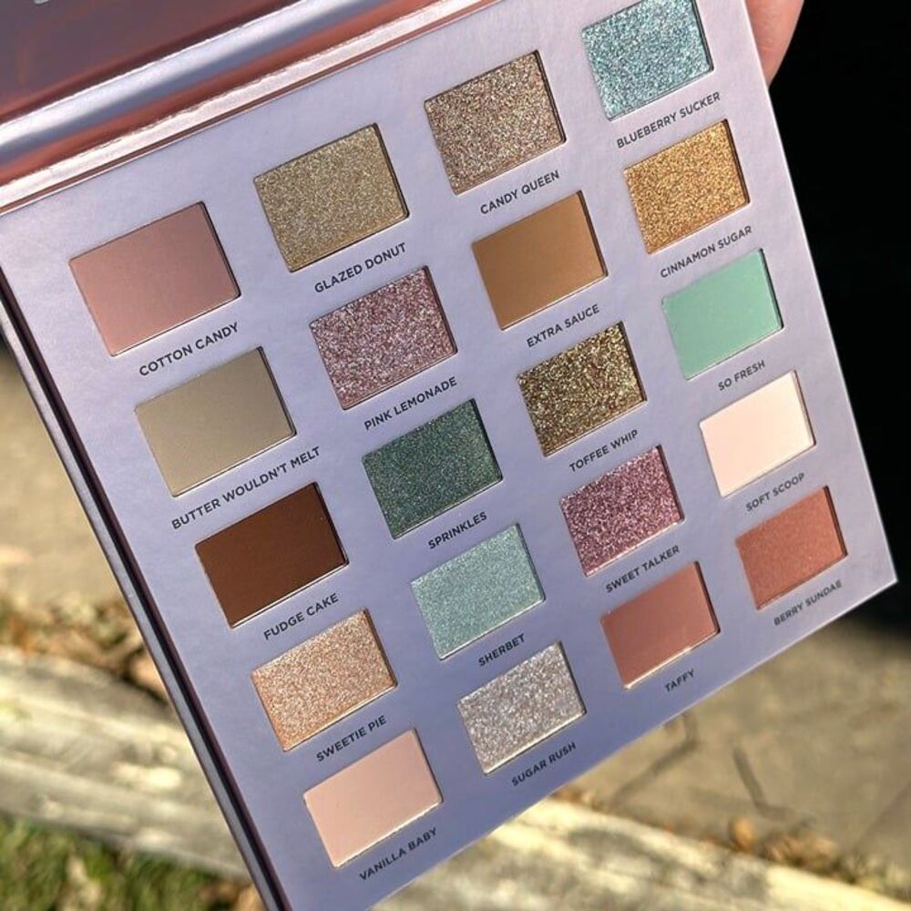 NIB ICONIC LONDON Treat Yourself Eyeshadow Palette Colorful Neutrals Pastels - Picture 4 of 12